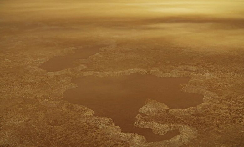 A superfície de Titã.  Créditos: Crédito: NASA/JPL;  Universidade do Arizona;  Universo
