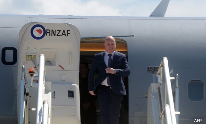 Primeiro-ministro da Nova Zelândia embarca em voo comercial para o Japão depois que seu avião quebra
