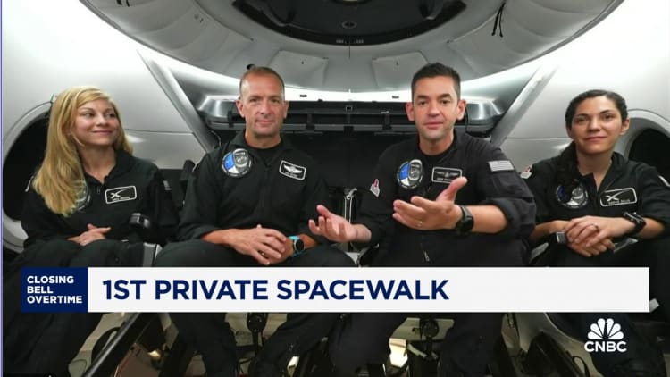 Primeira equipe privada de caminhada espacial fala sobre contagem regressiva para missão histórica