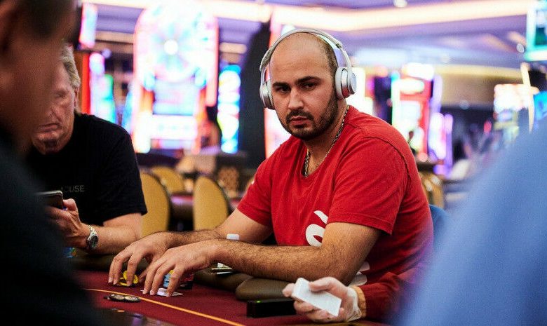 Milad Hajihabib competindo em um torneio do World Poker Tour de 2021 em Las Vegas. (©