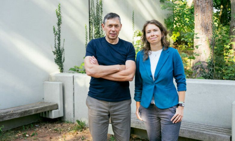 Dirk Jancke (à esquerda) e Ruxandra Barzan da equipe de pesquisa de Bochum