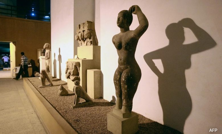 Artefatos do Museu do Sudão saqueados na guerra são oferecidos para venda online