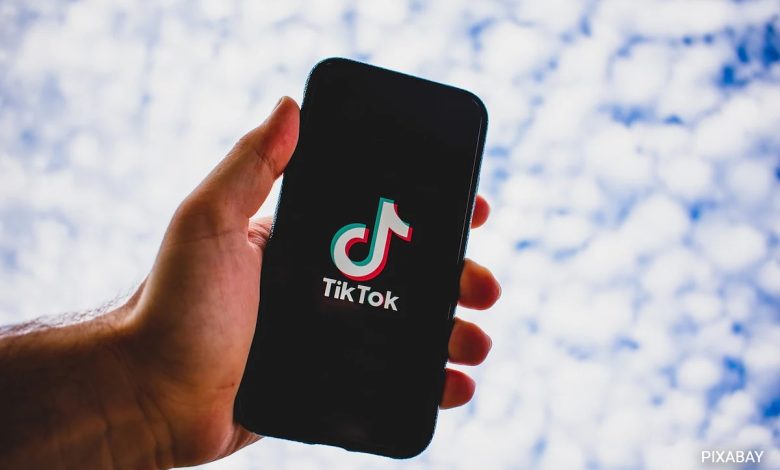 TikTok proíbe RT e Sputnik da Rússia por atos de "operações secretas de influência"