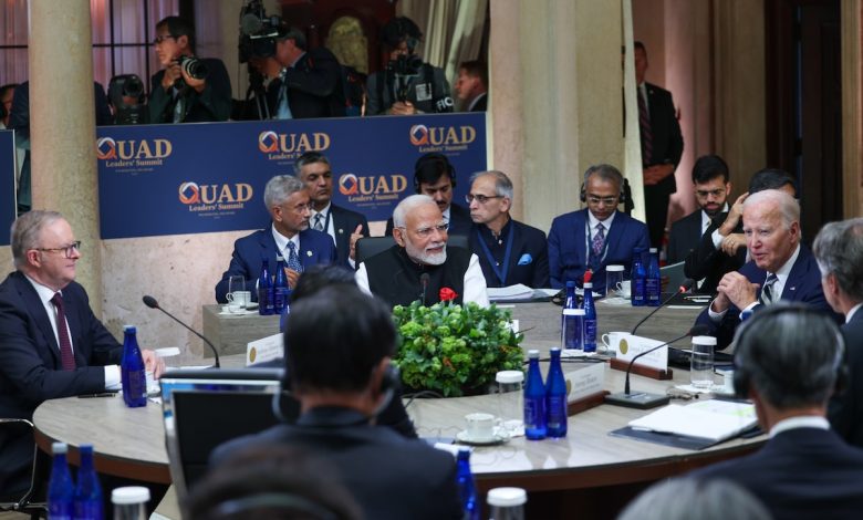 Primeiro-ministro Narendra Modi, presidente dos EUA Joe Biden, primeiro-ministro australiano Anthony Albanese e primeiro-ministro japonês Fumio Kishida durante a cúpula dos líderes Quad