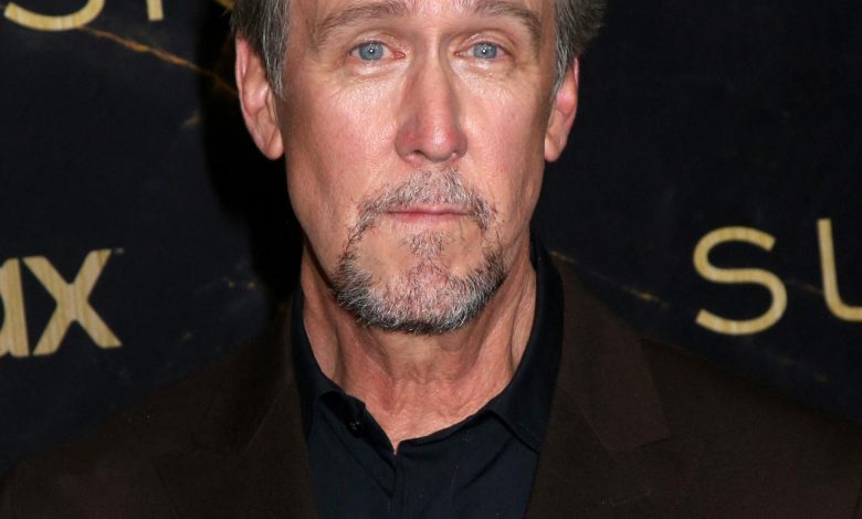 Alan Ruck comparece à estreia da 3ª temporada de 'Succession'