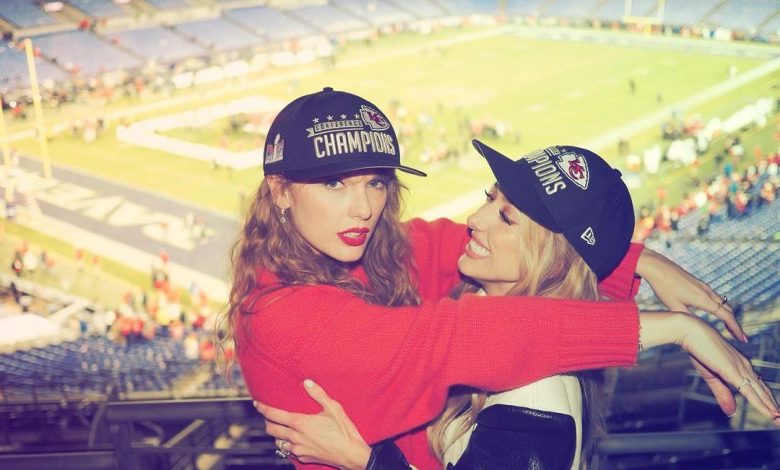 Taylor Swift festeja com Brittany Mahomes após jogo dos Chiefs [PHOTOS]