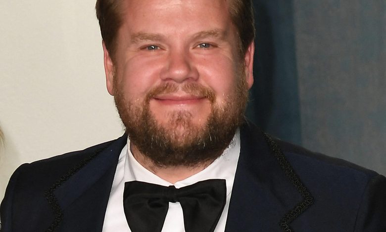 James Corden na festa do Oscar da Vanity Fair de 2022