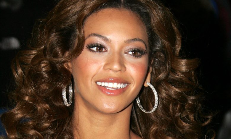 Beyoncé sorrindo