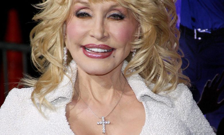 Dolly Parton sorrindo