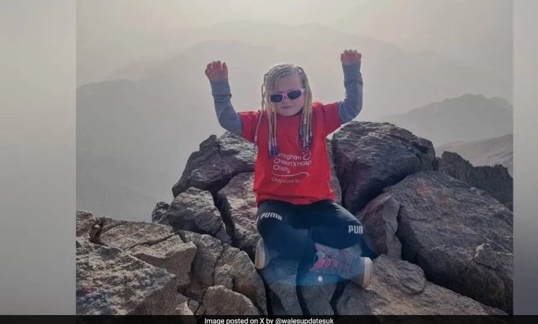 Menina britânica de 6 anos se torna a mais jovem a escalar montanha de 13.000 pés na África