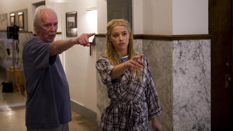 A ala, John Carpenter, Amber Heard