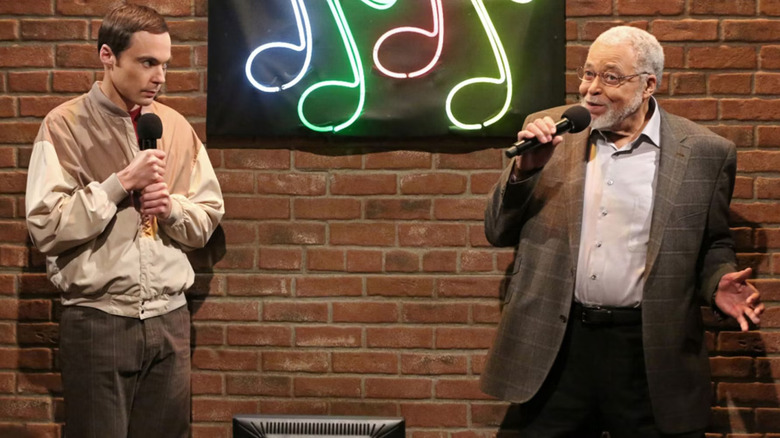 Sheldon e James Earl Jones cantando karaokê Big Bang Theory