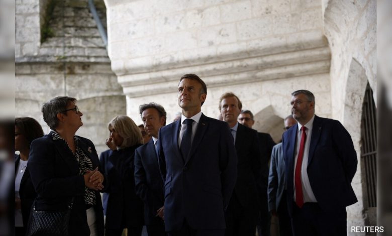 Presidente francês Macron anuncia novo governo liderado pelo primeiro-ministro Michel Barnier