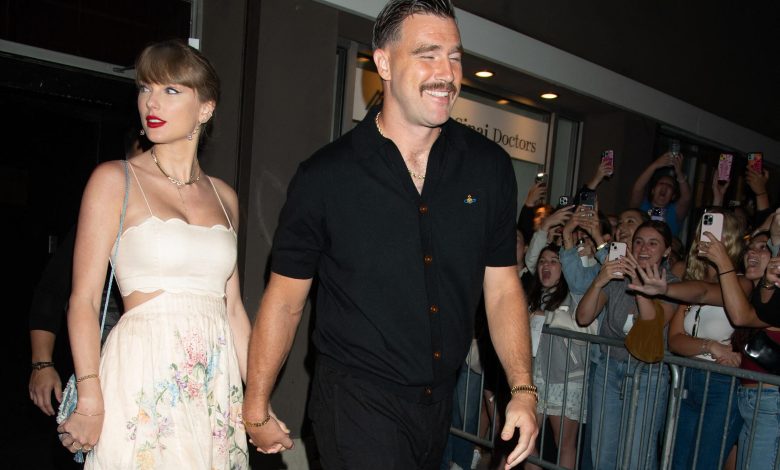 Taylor Swift e Travis Kelce comparecem ao casamento de Karen Elson