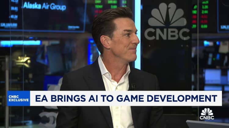 Assista à entrevista completa da CNBC com o CEO da Electronic Arts, Andrew Wilson