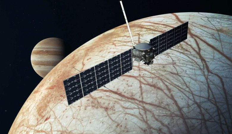 Um conceito artístico da espaçonave Europa Clipper da NASA. © NASA/JPL-