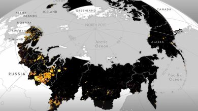 Mapa de atividade humana emissora de luz pan-ártica mostrando áreas apagadas (preto) versus