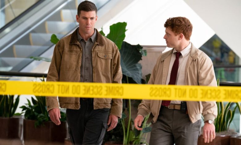 Austin Stowell como Leroy Jethro Gibbs e Caleb Foote como Bernard “Randy” Randolf