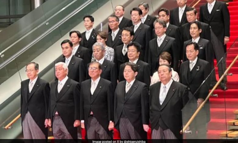 Japão admite foto do gabinete médico para fazer os ministros parecerem menos desleixados