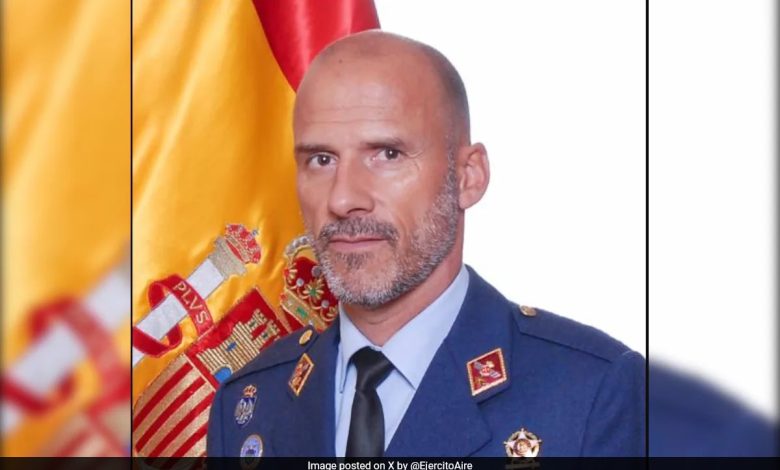 Jato de combate F-18 espanhol cai enquanto voava baixo, piloto morre