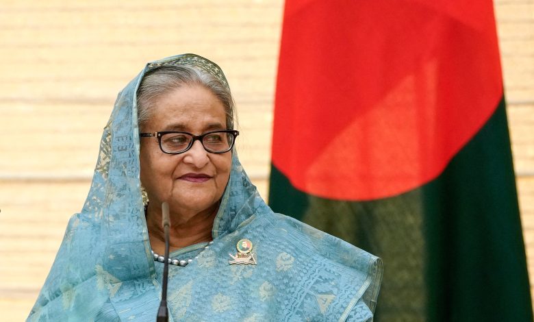 Tribunal de Bangladesh ordena mandado de prisão para a ex-primeira-ministra Sheikh Hasina