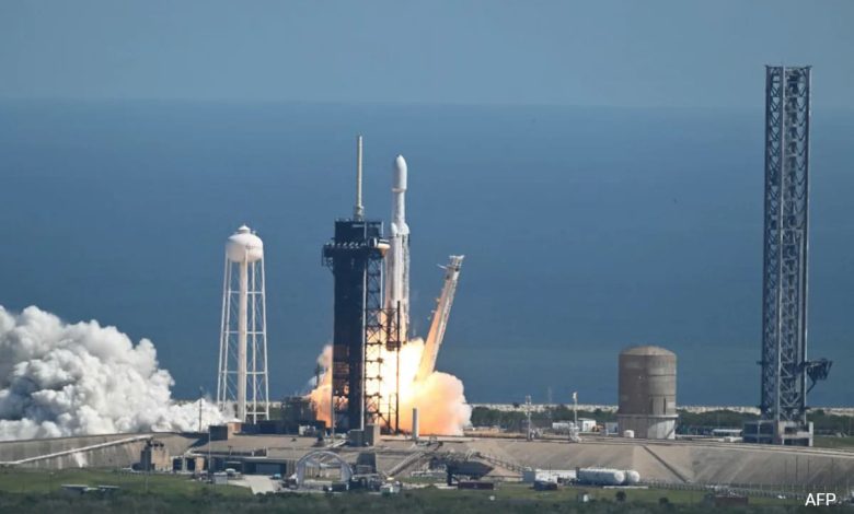 Sonda Europa Clipper da NASA decola em direção à lua gelada de Júpiter