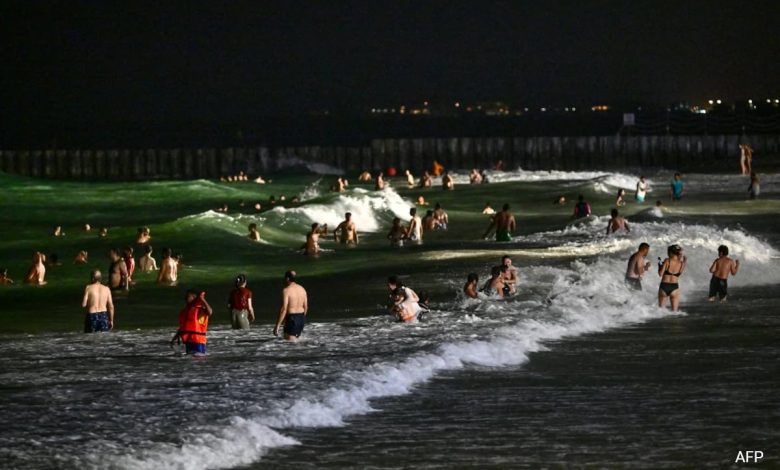 Muito quente para visitar a praia? As praias iluminadas de Dubai são um sucesso à noite