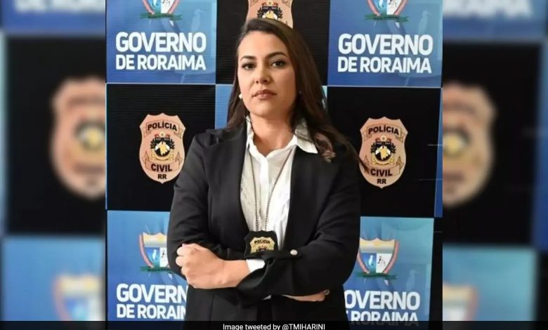 Mulher brasileira se torna policial para vingar o assassinato do pai e prende o assassino