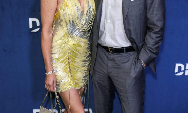 Alexis Bellino e John Janssen na DIRECTV Streaming With The Stars Oscar Viewing Party 2024, apresentada por Rob Lowe