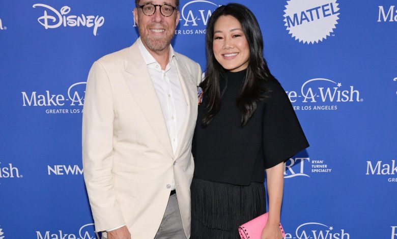 Rob Minkoff e Crystal Kung Minkoff na Make-A-Wish Los Angeles ''Wish Gala 2023''