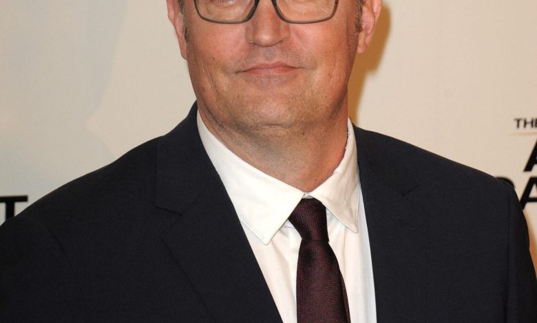 Matthew Perry em exibição de filme em Beverly Hills, CA.