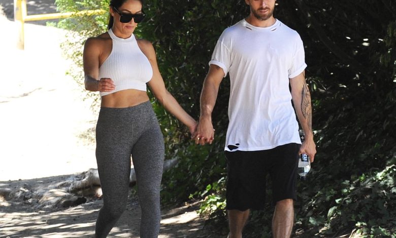 Nikki Bella e Artem Chigvintsev em Fryman Canyon Trails